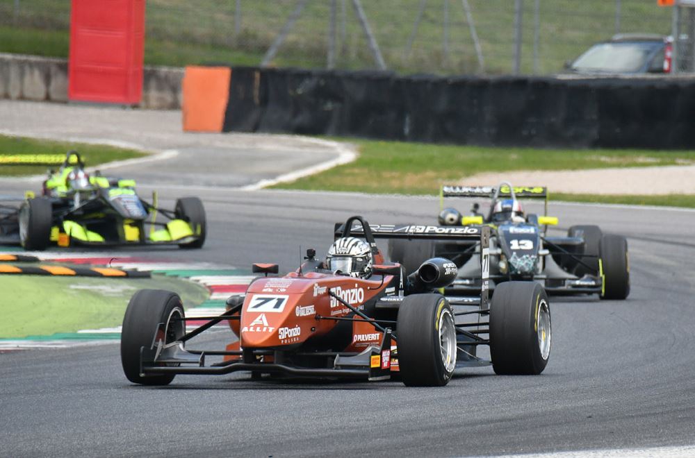 Trionfo Puresport nel F2 Trophy 2017